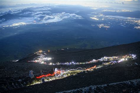 亂象叢生|富士山悲鳴2／富士山疫後亂象叢生 垃圾遍地、輕率登。